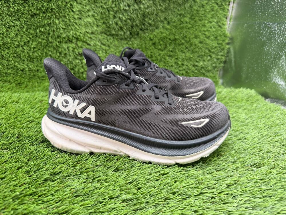 Hoka One One Clifton 9 1132211-BWHT Athletic Sneaker Women's 8 Black Knit Sports